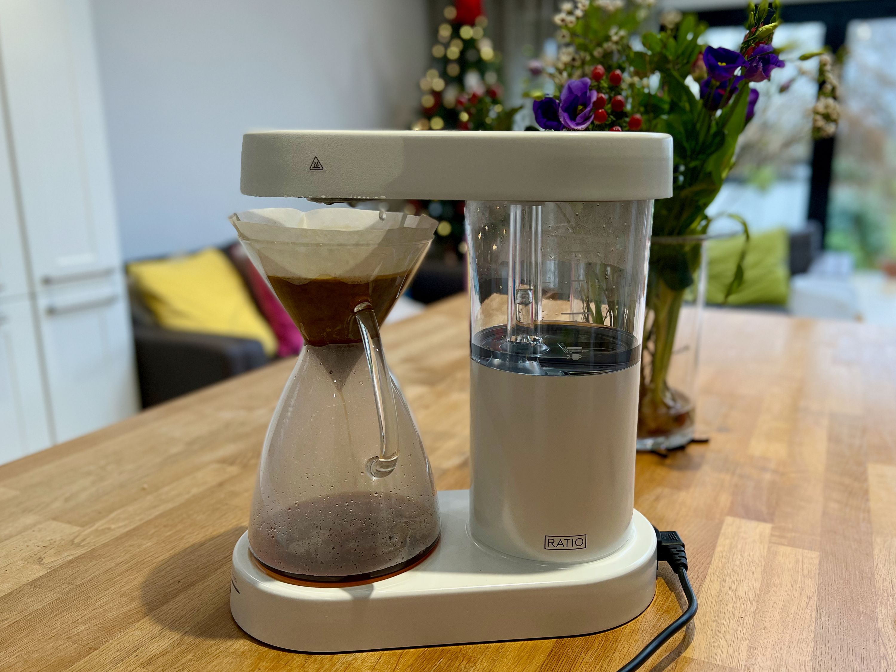 Because we needed more ways to make coffee… the Ratio 6 with optional glass (Chemex) carafe.
