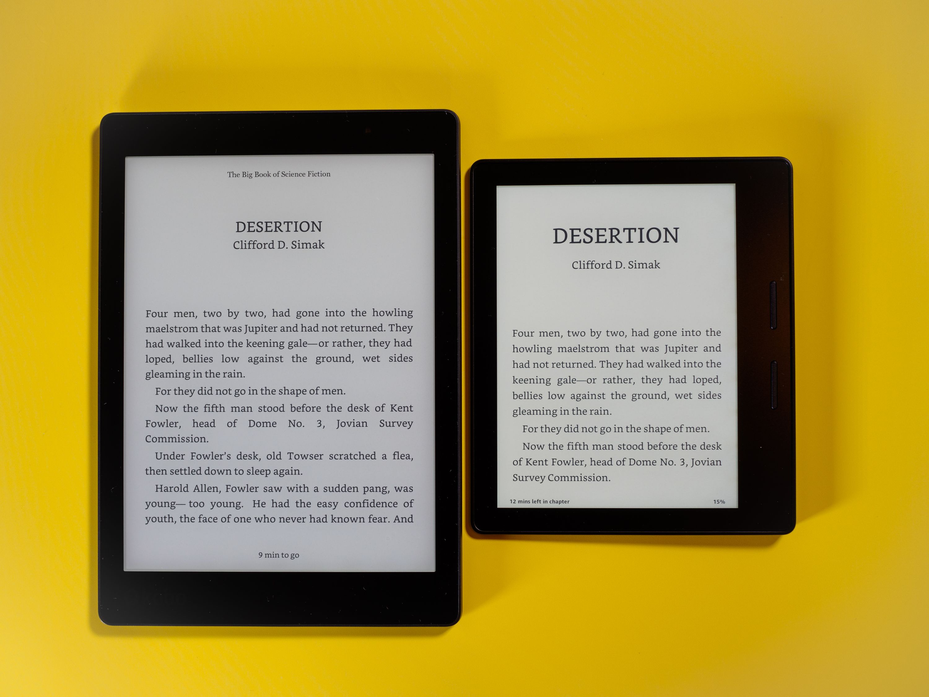 Besides highlighting the size difference and how much extra text you get on the Kobo Aura One (left), this image also shows that the screen is actually a bit dimmer at full brightness than the Kindle Oasis’ (right).