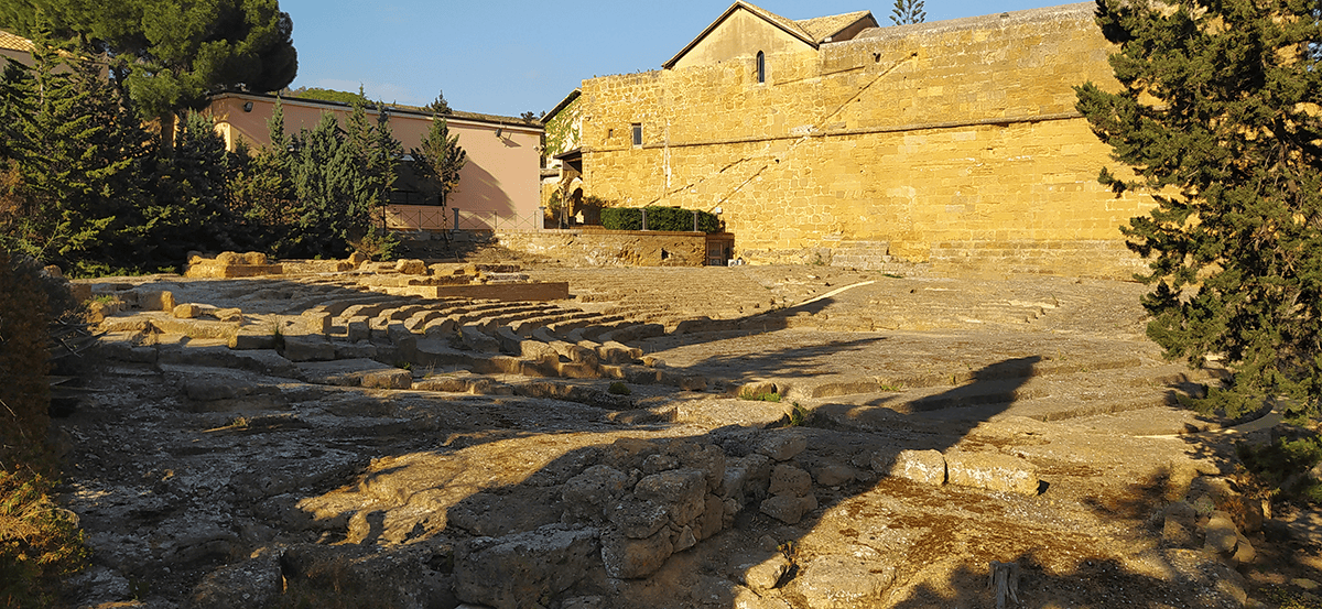 Le petit théâtre près du musée archéologique