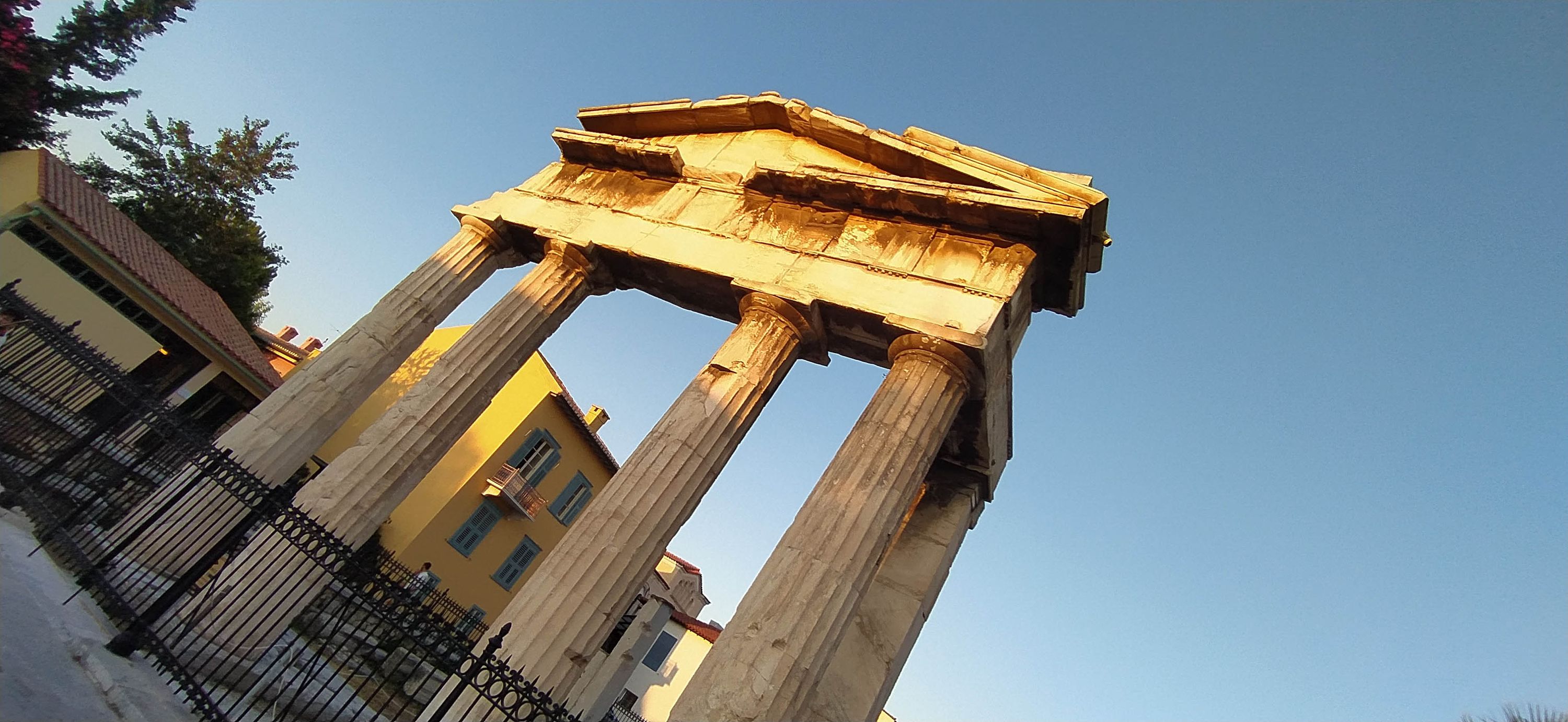 On n’est pas à Athènes pour pas voir de ruines de temples…
