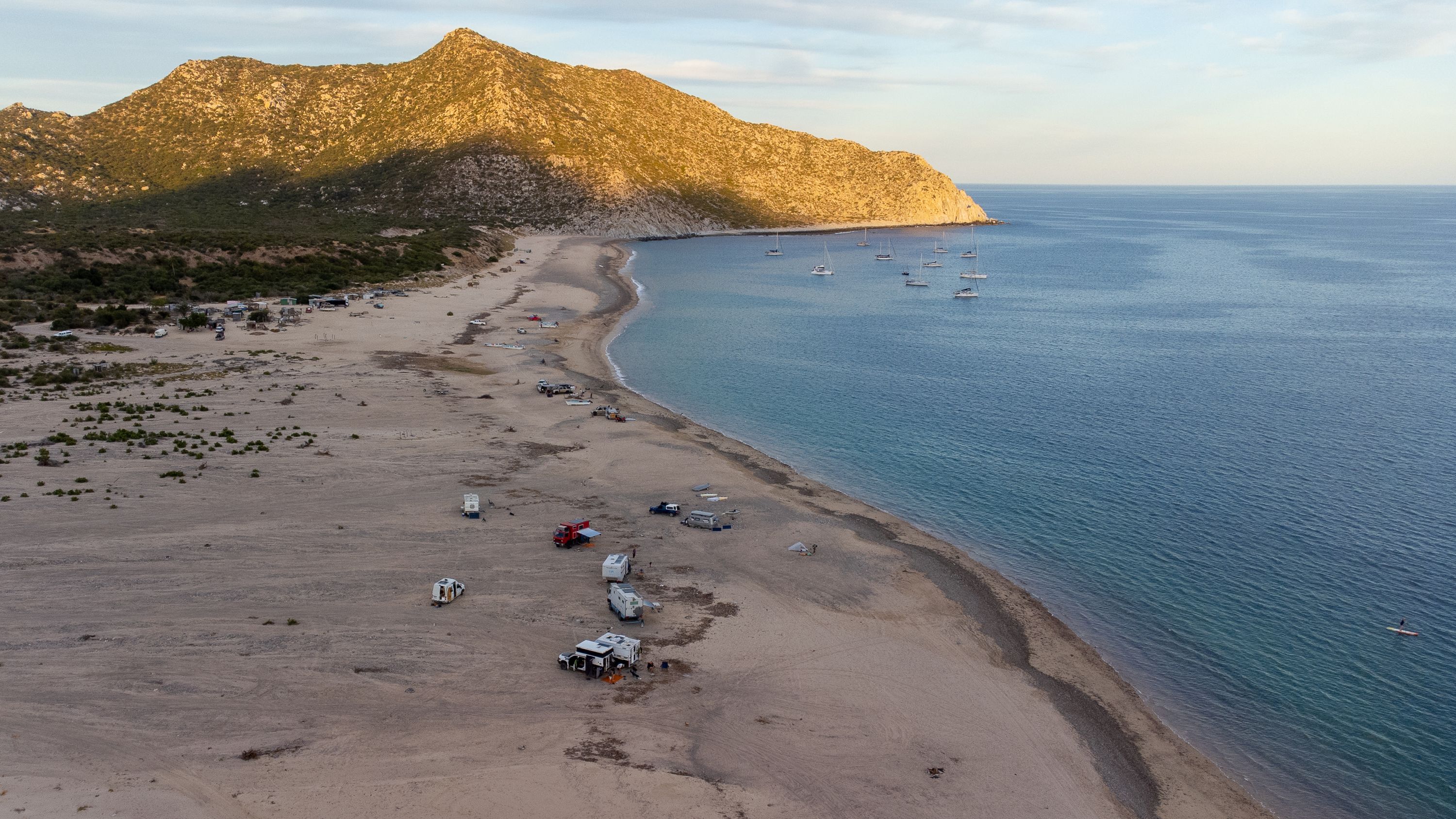 Playa Los Frailes: Overlanders, bike packers, fishermen and sailers sharing this little piece of paradise.