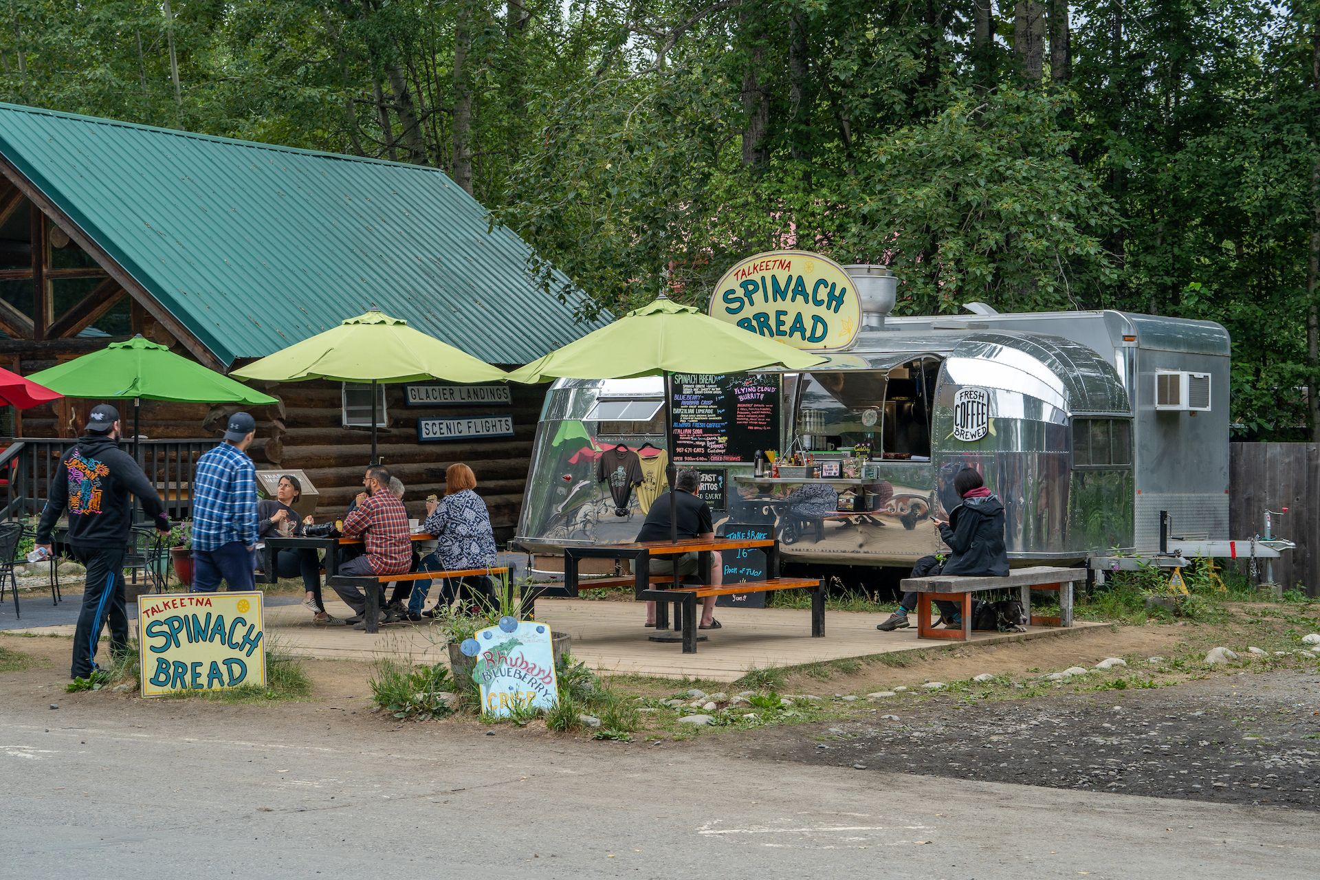 The Spinach Bread food truck was a popular choice for lunch.