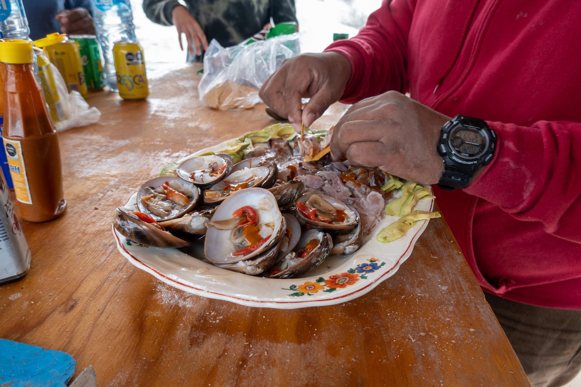 Fresh clams with hot sauce and yellowtail sashimi