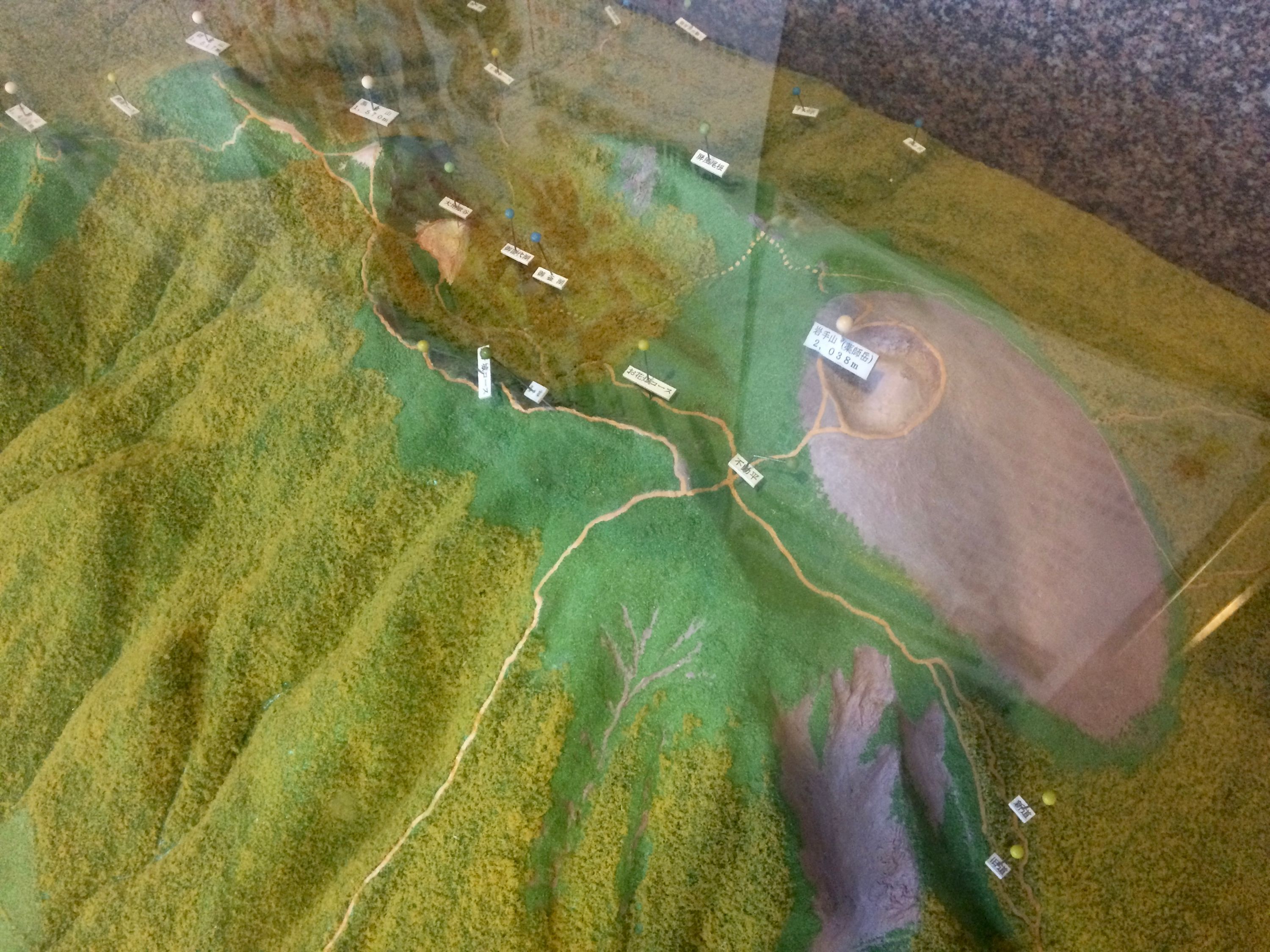 A three-dimensional model of Mount Iwate, showing the traild leading to its crater.