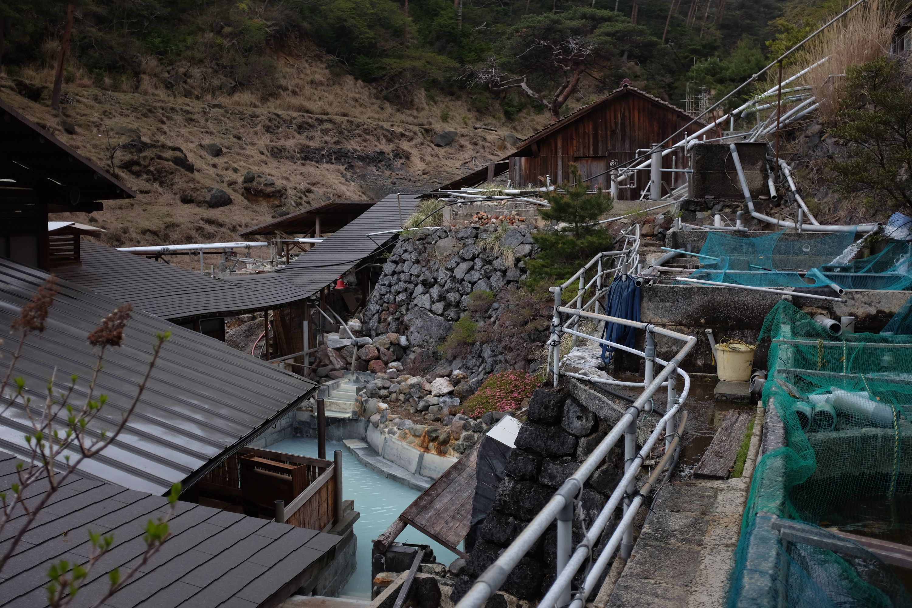 The very chaotic-looking buildings of a public bath in the mountains.