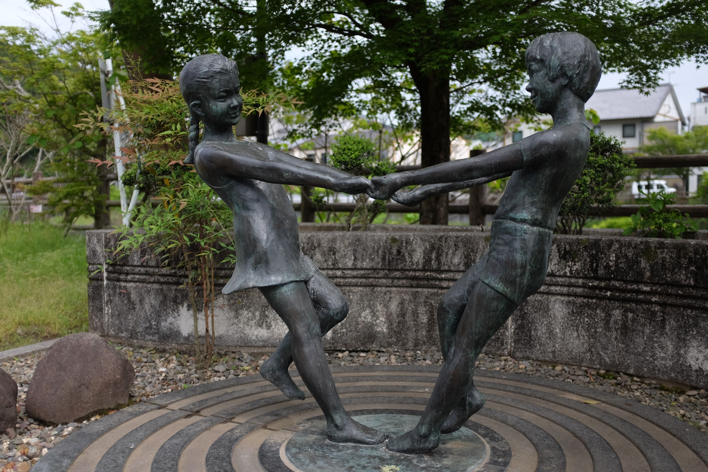 Statue of dancing boy and girl in Taketa, Ōita. Photo: Peter Orosz