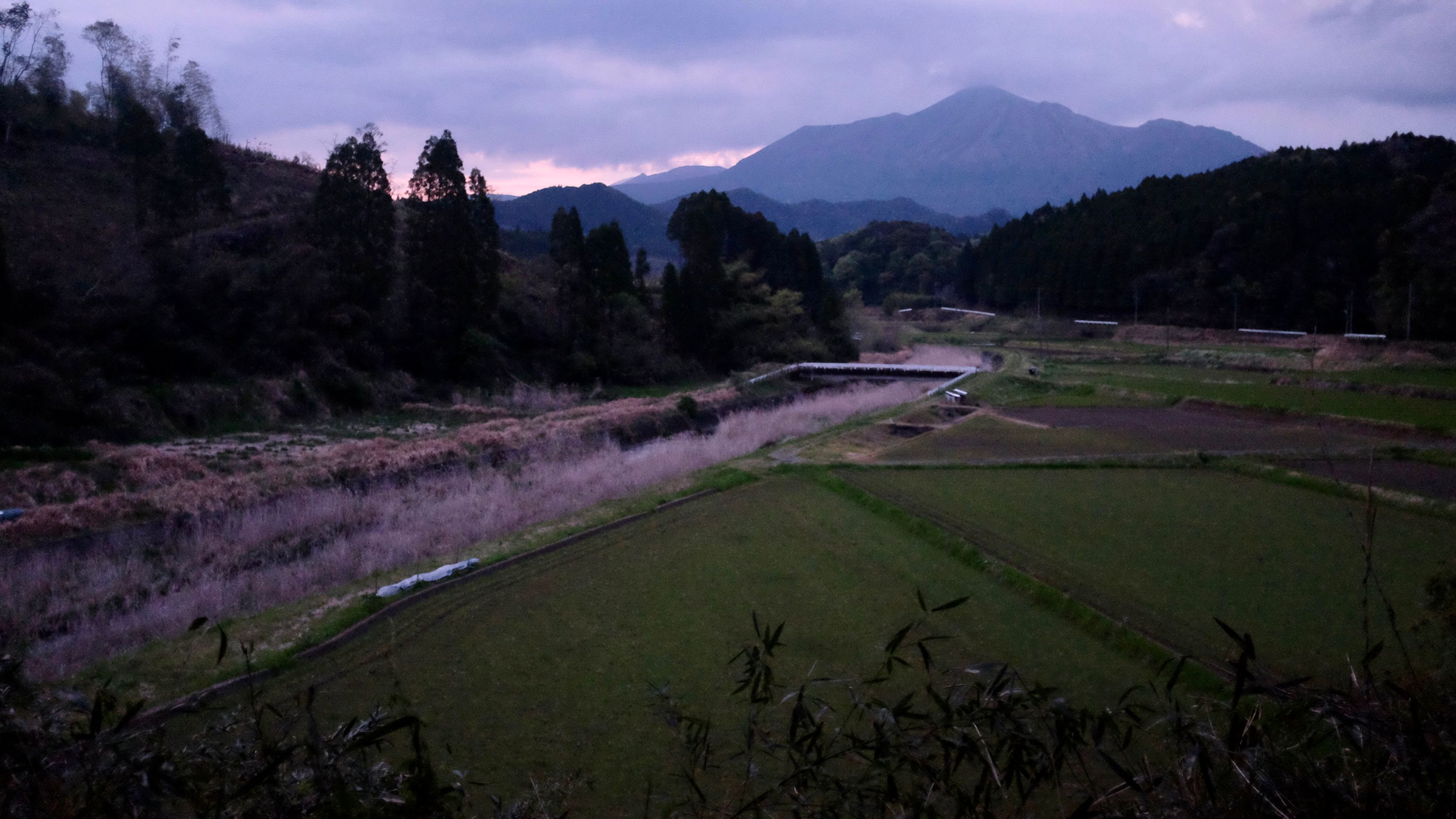 View of Takachino-no-mine from the fields in Natsuo, Miyakonojo, Miyazaki. Photo: Peter Orosz